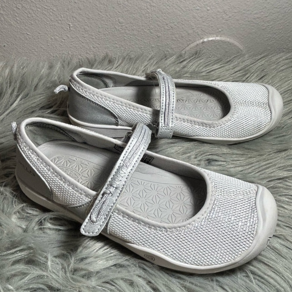 Keen Moxie Mary Jane Ballet Flat Shoes Silver Gray White Size 4 - Picture 4 of 8